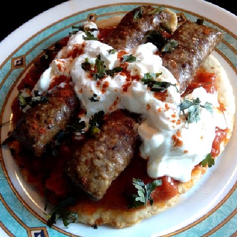 Γιαουρτλού κεμπάπ. Γιαουρτλού κεμπάπ.