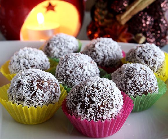 Τρουφάκια με κακάο & ινδοκάρυδο. Τρουφάκια με κακάο & ινδοκάρυδο.