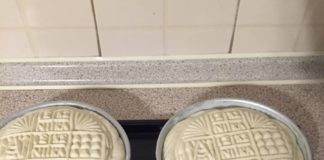 Παρασκευή προσφόρου από την Γερόντισσα Άννα. Πρόσφορο