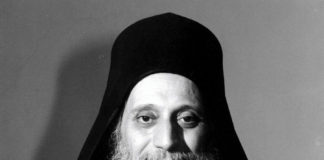 Αν μου μιλήσουν για άλλους θα σηκωθώ να φύγω. Αν μου μιλήσουν για άλλους θα σηκωθώ να φύγω