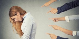 Δεν πρέπει να κατακρίνουμε. Δεν πρέπει να κατακρίνουμε.