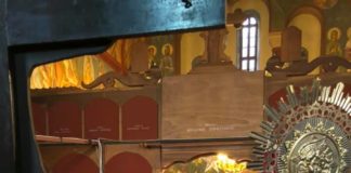 Κοσμοσυρροή στον Ιερό Ιδρυματικό Ναό στην Χριστουγεννιάτικη Θ. Λειτουργία. Κοσμοσυρροή στον Ιερό Ιδρυματικό Ναό στην Χριστουγεννιάτικη Θ. Λειτουργία