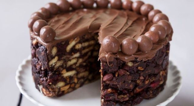 Σοκολατένια τούρτα - Ένα λαχταριστό γλυκό για τους λάτρεις της σοκολάτας και όχι μόνο