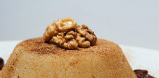 Σιμιγδαλένιος χαλβάς με σταφίδες Σιμιγδαλένιος χαλβάς με σταφίδες