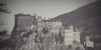 Η Ιερά Μονή του Αγίου Γεωργίου Περιστερεώτα ιδρύθηκε το 752 μ.Χ. στο όρος Πυργί στην περιοχή Γαλλίαινα της Ματσούκας, 30 χλμ. Ν.Α. από την Τραπεζούντα. Η Ιερά Μονή του Αγίου Γεωργίου Περιστερεώτα ιδρύθηκε το 752 μ.Χ. στο όρος Πυργί στην περιοχή Γαλλίαινα της Ματσούκας, 30 χλμ. Ν.Α. από την Τραπεζούντα.