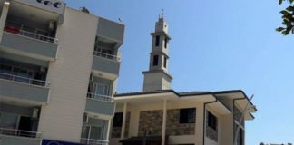 Για μιναρέ πήγαιναν καμπαναριό τους βγήκε. (Δείτε το !) Για μιναρέ πήγαιναν καμπαναριό τους βγήκε. (Δείτε το !)