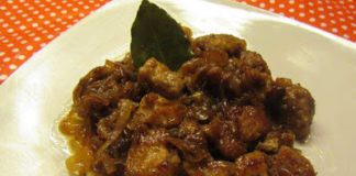 Χοιρινό με γλυκόξινη σάλτσα και καραμελωμένα κρεμμύδια ! Χοιρινό με γλυκόξινη σάλτσα και καραμελωμένα κρεμμύδια !