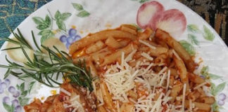 Κατσικάκι μαρινάτο με χοντρό μακαρόνι ! Κατσικάκι μαρινάτο με χοντρό μακαρόνι !