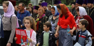 Αυτή ήταν παρέλαση περηφάνιας! Χιλιάδες Ορθόδοξοι Μολδαβοί στους δρόμους κόντρα στην ανηθικότητα και την παρακμή (Βίντεο) Αυτή ήταν παρέλαση περηφάνιας! Χιλιάδες Ορθόδοξοι Μολδαβοί στους δρόμους κόντρα στην ανηθικότητα και την παρακμή (Βίντεο)