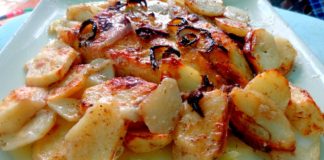 Πέρκα στο φούρνο με πατατούλες Πέρκα στο φούρνο με πατατούλες