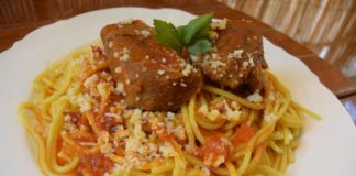 Μακαρόνια με κοκκινιστό μοσχαράκι ! Μακαρόνια με κοκκινιστό μοσχαράκι !