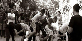 Τα ωραιότερα παιχνίδια που παίζαμε μικρά παιδιά στις αλάνες και πλέον χάθηκαν στον χρόνο. Τα ωραιότερα παιχνίδια που παίζαμε μικρά παιδιά στις αλάνες και πλέον χάθηκαν στον χρόνο