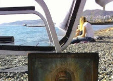 Δώδεκα δελφίνια έβγαλαν στην ακτή εικόνα της Παναγίας Δώδεκα δελφίνια έβγαλαν στην ακτή εικόνα της Παναγίας