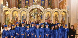 Αποφοίτηση μαθητών στο σχολείο του Καθεδρικού Αγίας Τριάδας Αποφοίτηση μαθητών στο σχολείο του Καθεδρικού Αγίας Τριάδας