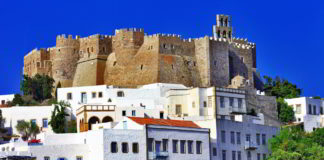 Πάτμος : Ο Εσπερινός του Αγίου Πνεύματος στο Μοναστήρι του Αγίου Ιωάννου του Θεολόγου (Βίντεο) Πάτμος : Ο Εσπερινός του Αγίου Πνεύματος στο Μοναστήρι του Αγίου Ιωάννου του Θεολόγου (Βίντεο)