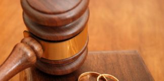 Ὅταν ἔχουμε ἕνα διαζύγιο, ἄσχετα ἀπό τίς αἰτίες τοῦ διαζυγίου, ἔχουμε μία σαρωτική νίκη τοῦ σατανᾶ. Λέει ὁ διάβολος: Ὅταν ἔχουμε ἕνα διαζύγιο, ἄσχετα ἀπό τίς αἰτίες τοῦ διαζυγίου, ἔχουμε μία σαρωτική νίκη τοῦ σατανᾶ. Λέει ὁ διάβολος: