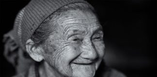 Η γριούλα που δεν ήξερε το Πιστεύω και το Πάτερ ημών! Η γριούλα που δεν ήξερε το Πιστεύω και το Πάτερ ημών!