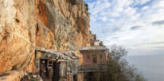 Άγιος Ιγνάτιος Μπριαντσανίνωφ : “Ο καθένας, που δεν έχει συντετριμμένο πνεύμα, που αναγνωρίζει οποιαδήποτε αξία στον εαυτό του, που δεν τηρεί τη διδασκαλία της Ορθόδοξης Εκκλησίας είναι σε κατάσταση πλάνης” Άγιος Ιγνάτιος Μπριαντσανίνωφ