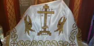 Όλες οι ψυχές πέφτουν μέσα στο Άγιο Ποτήριο Όλες οι ψυχές πέφτουν μέσα στο Άγιο Ποτήριο