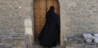 Μια Μοναχή με σπλαχνική καρδιά γεμάτη προσευχή Μια Μοναχή με σπλαχνική καρδιά γεμάτη προσευχή