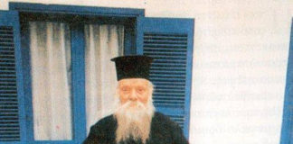 Α, εσάς περίμενε και με έστειλε ν’ ανοίξω το κελλάκι του; Α, εσάς περίμενε και με έστειλε ν’ ανοίξω το κελλάκι του;