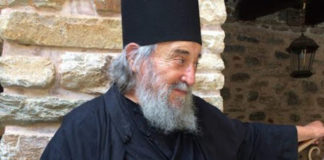 Ο Γέροντας Γρηγόριος Δοχειαρίτης σχολιάζοντας την επικαιρότητα Ο Γέροντας Γρηγόριος Δοχειαρίτης σχολιάζοντας την επικαιρότητα