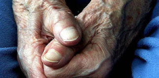 Συγκλονιστικό : Τα χέρια που αγαπούν… Συγκλονιστικό : Τα χέρια που αγαπούν...