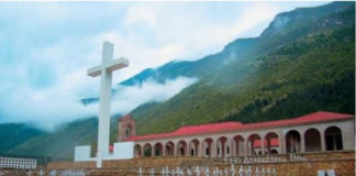 Οι αλβανοί ομολογούν ότι στάθηκαν φανατικά στο πλευρό του Χίτλερ και του Μουσολίνι, και αρνούνται την δημιουργία στρατιωτικού νεκροταφείου για τους Έλληνες ήρωες του έπους του 1940! Οι αλβανοί ομολογούν ότι στάθηκαν φανατικά στο πλευρό του Χίτλερ και του Μουσολίνι, και αρνούνται την δημιουργία στρατιωτικού νεκροταφείου για τους Έλληνες ήρωες του έπους του 1940!