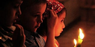 Γιατί κάνουμε το σταυρό μας με το δεξί μας χέρι….