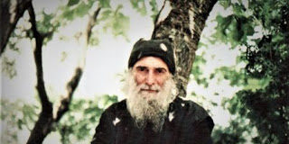 Όταν κάνεις το καλό, ανεβαίνεις μια σκάλα (παίρνεις χάρη). Όταν αμαρτάνεις την κατεβαίνεις