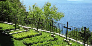 Τι σημαίνει, αιωνία η μνήμη ;