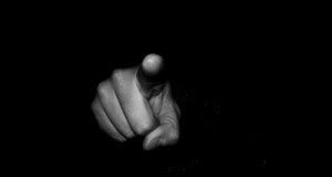 Μην κατακρίνεις ακόμη και αν βλέπεις