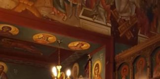 Με ποια λόγια ξεκινά η Θεία Λειτουργία, και γιατί;