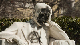 Όταν εξασθενίσει το ιδανικό της φυλής, η φυλή χάνει σταδιακά και την ψυχή της. Μετά έρχονται οι βάρβαροι…