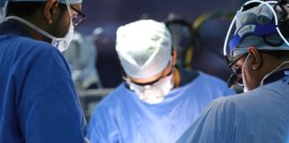 «Δεν χειρούργησα εγώ, παρακάλεσα και χειρούργησε κάποιος άλλος» – Συγκλονίζει Καθηγητής Ιατρικής Αθηνών – Απίστευτα περιστατικά Θείας παρέμβασης