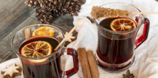 Ζεστό κρασί, το ρόφημα του χειμώνα που κάνει καλό στο κρύωμα, το μπούκωμα, τον βήχα, στην παρέα