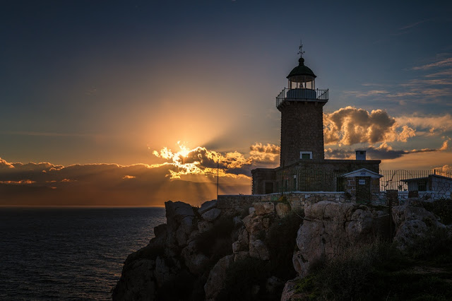 faros_sto_melagkavi_korinthias