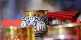 Τι γίνεται σε περίπτωση που πέσει κάτω η Θεία Κοινωνία;