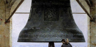 «Δεν τα βλέπει ο Θεός αυτά; Γιατί τα επιτρέπει;»