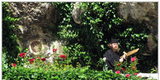 Τρία πράγματα ἀποκτᾷ με δυσκολία ὁ ἄνθρωπος