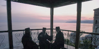 Κάθε άνθρωπος έχει τρεις φίλους…