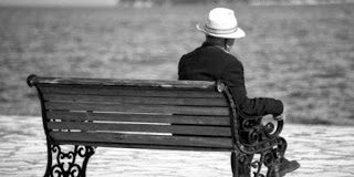 Ζήτησαν από ένα ηλικιωμένο να μιλήσει για την γυναίκα του. Η απάντησή του πάγωσε την αίθουσα