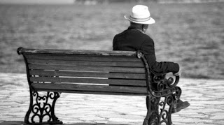 Ζήτησαν από ένα ηλικιωμένο να μιλήσει για την γυναίκα του. Η απάντησή του πάγωσε την αίθουσα!