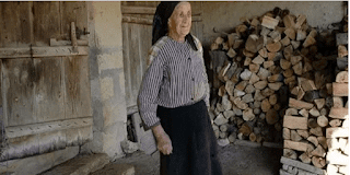 Ο άθεος και η γριούλα