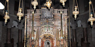 Καθώς μπήκε στην Εκκλησία να ανάψει το καντήλι του Παναγίου Τάφου, συνέβη ένα θαυμαστό γεγονός…