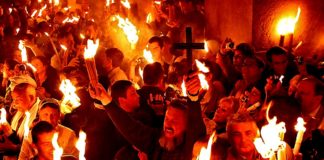 «Δεῦτε λάβετε φῶς ἐκ τοῦ ἀνεσπέρου φωτός, καὶ δοξάσατε Χριστόν, τὸν ἀναστάντα ἐκ νεκρῶν». Ἦχος πλ. α’ (Ακούστε το)