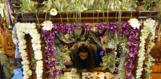 LIVE ΤΩΡΑ: Ακολουθία Επιταφίου-Περιφορά από ΕΚΚΛΗΣΙΑ ONLINE- Στείλτε προσευχές στον Ι.Ν Αγίου Τρύφωνος