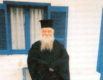 Α, εσάς περίμενε και με έστειλε ν’ ανοίξω το κελλάκι του;