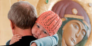 Αναζητώντας μέσα στην ησυχία εκείνη την αγκαλιά της Παναγιάς