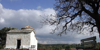 Πάτερ μου, εγώ δεν πάω στην Εκκλησία! Πάω μόνο σε ξωκλήσια και ανάβω ένα κεράκι…